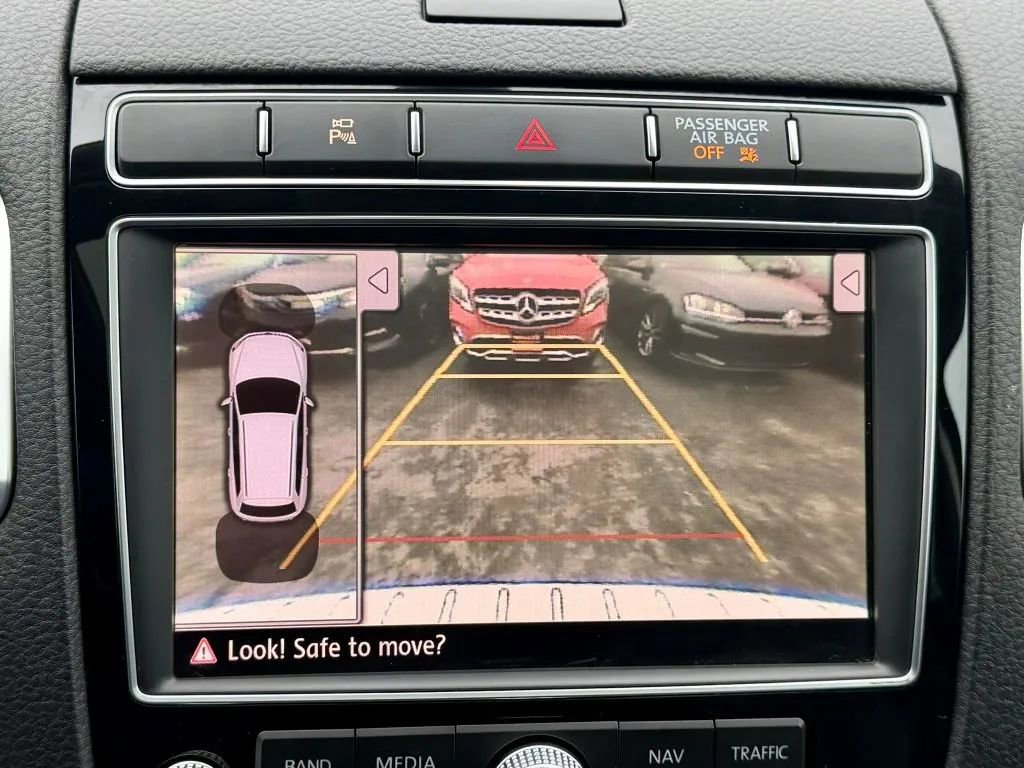 Used 2016 Volkswagen Touareg TDI AWD/4WD image 23