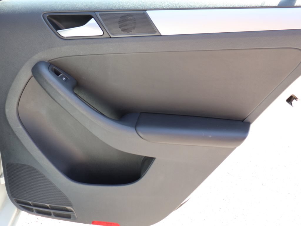 Used 2014 Volkswagen Jetta SE FWD image 10