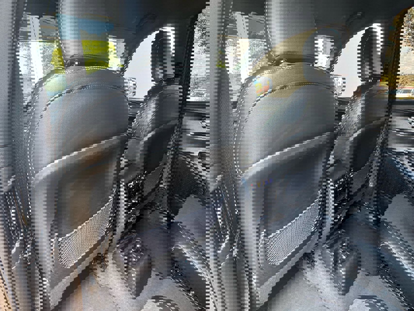 Used 2023 Jeep Grand Cherokee L Laredo image 32