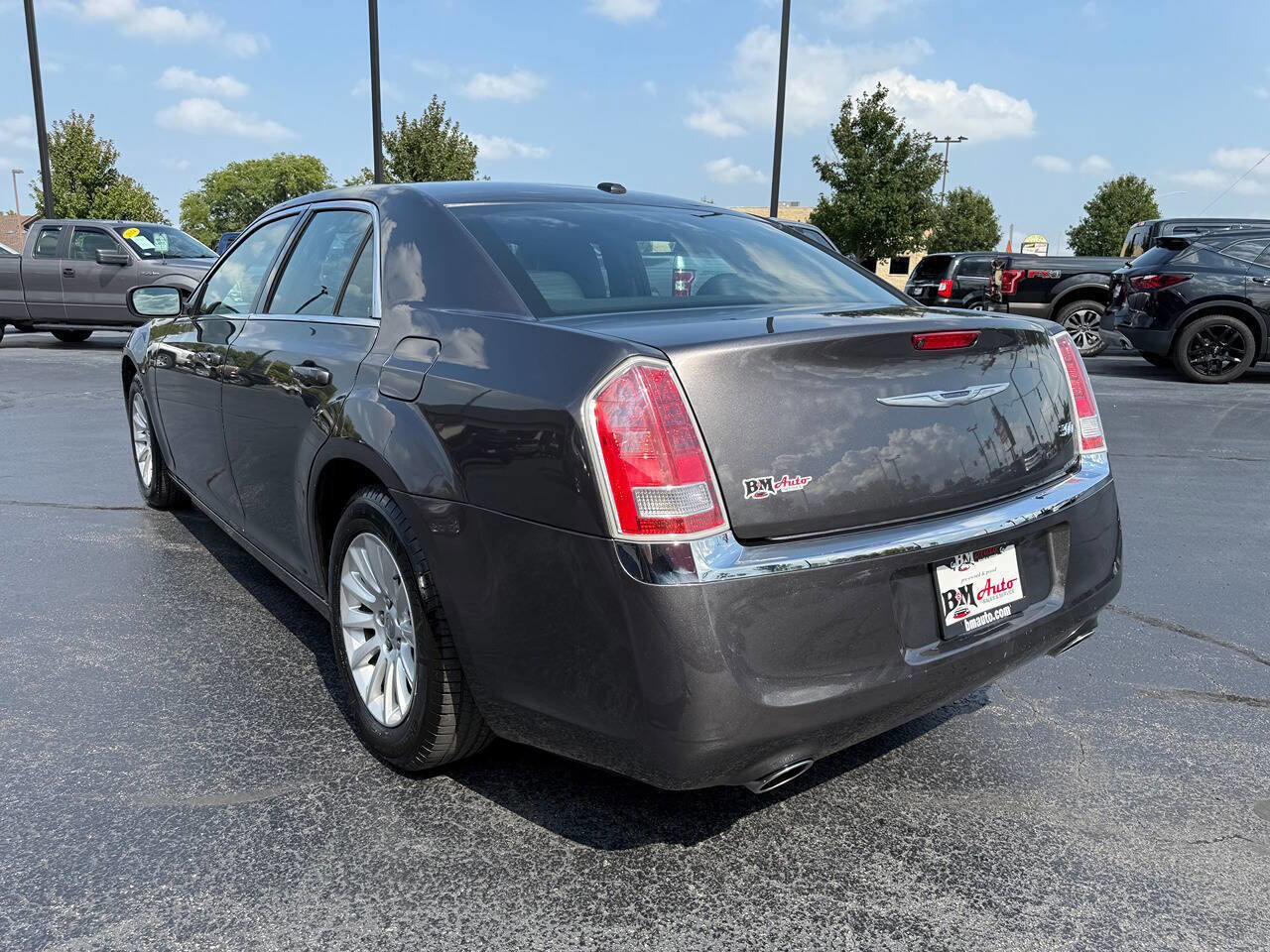 Used 2014 Chrysler 300 w/ Driver Convenience Group image 5