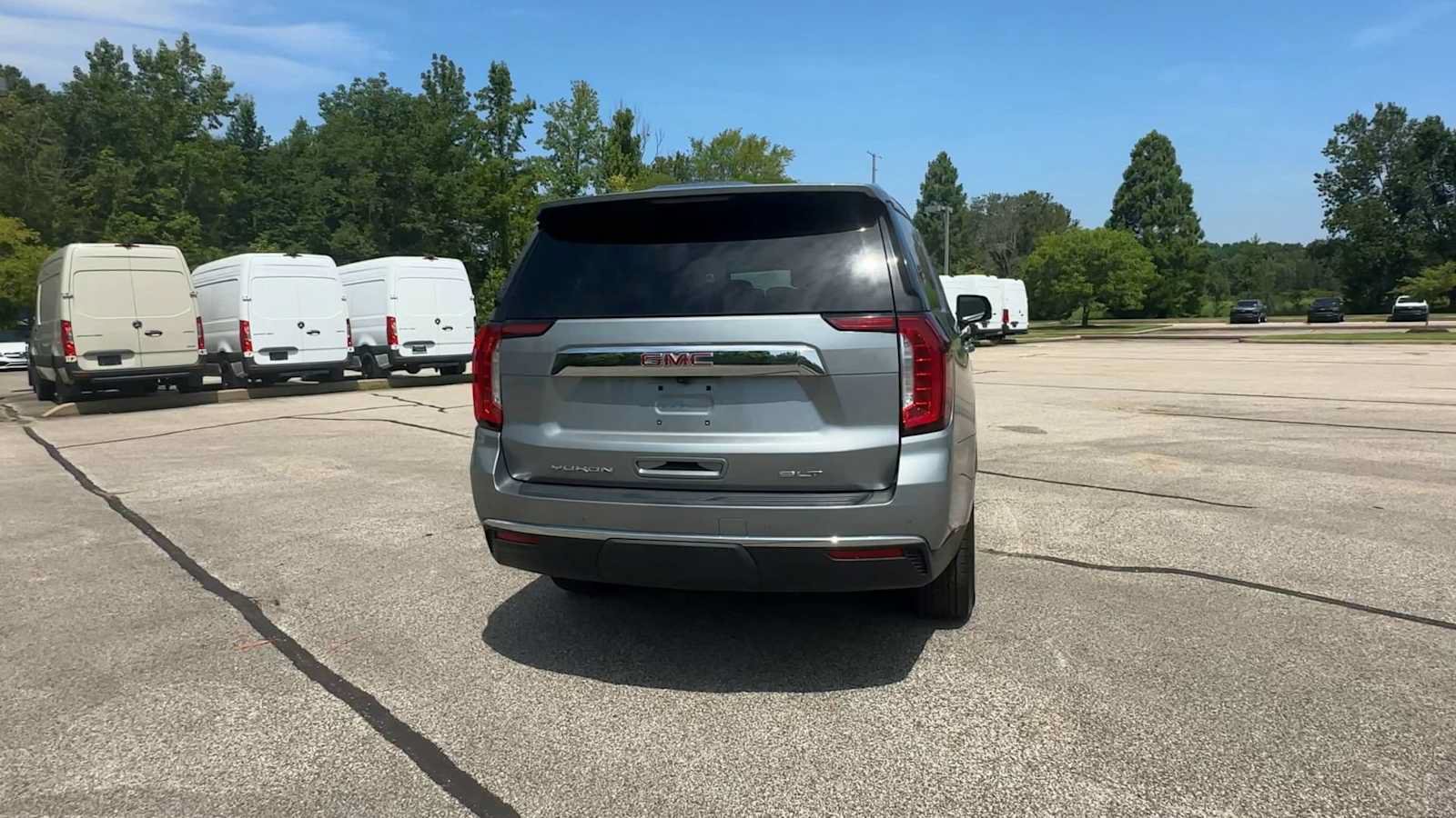 Used 2023 GMC Yukon SLT w/ SLT Luxury Package RWD image 7