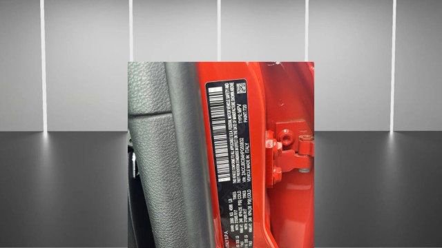 Used 2017 Jeep Renegade Trailhawk w/ Premium Trailhawk Package AWD/4WD image 21