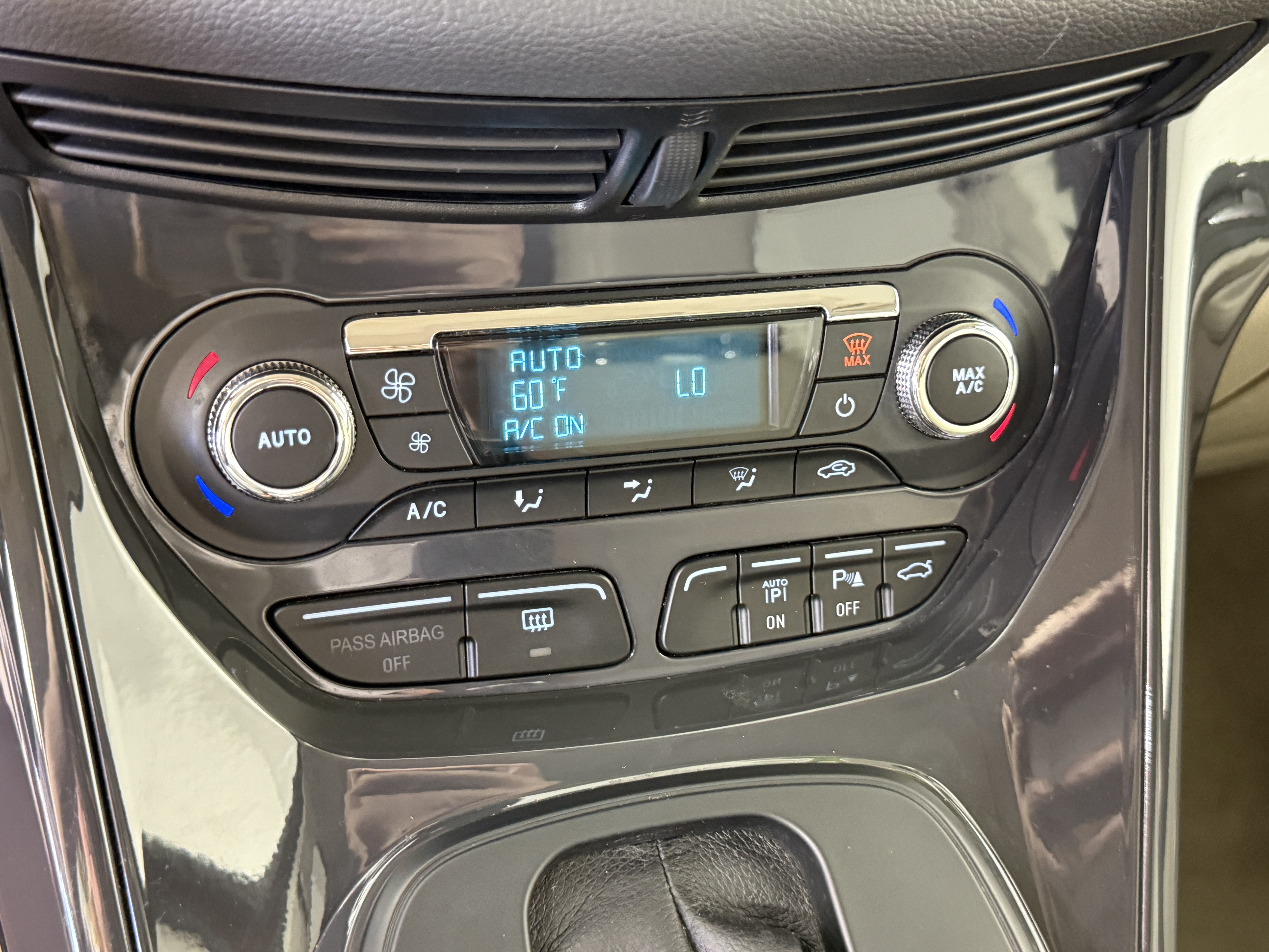 Used 2014 Ford Escape Titanium w/ Equipment Group 401A FWD image 24