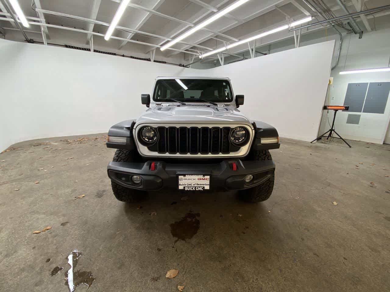 Used 2024 Jeep Wrangler Unlimited Rubicon AWD/4WD image 9