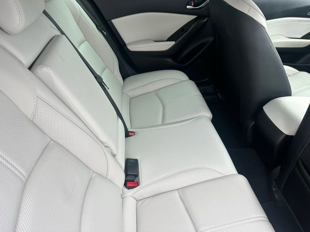 Used 2018 MAZDA MAZDA3 Grand Touring w/ Premium Equipment Package image 18