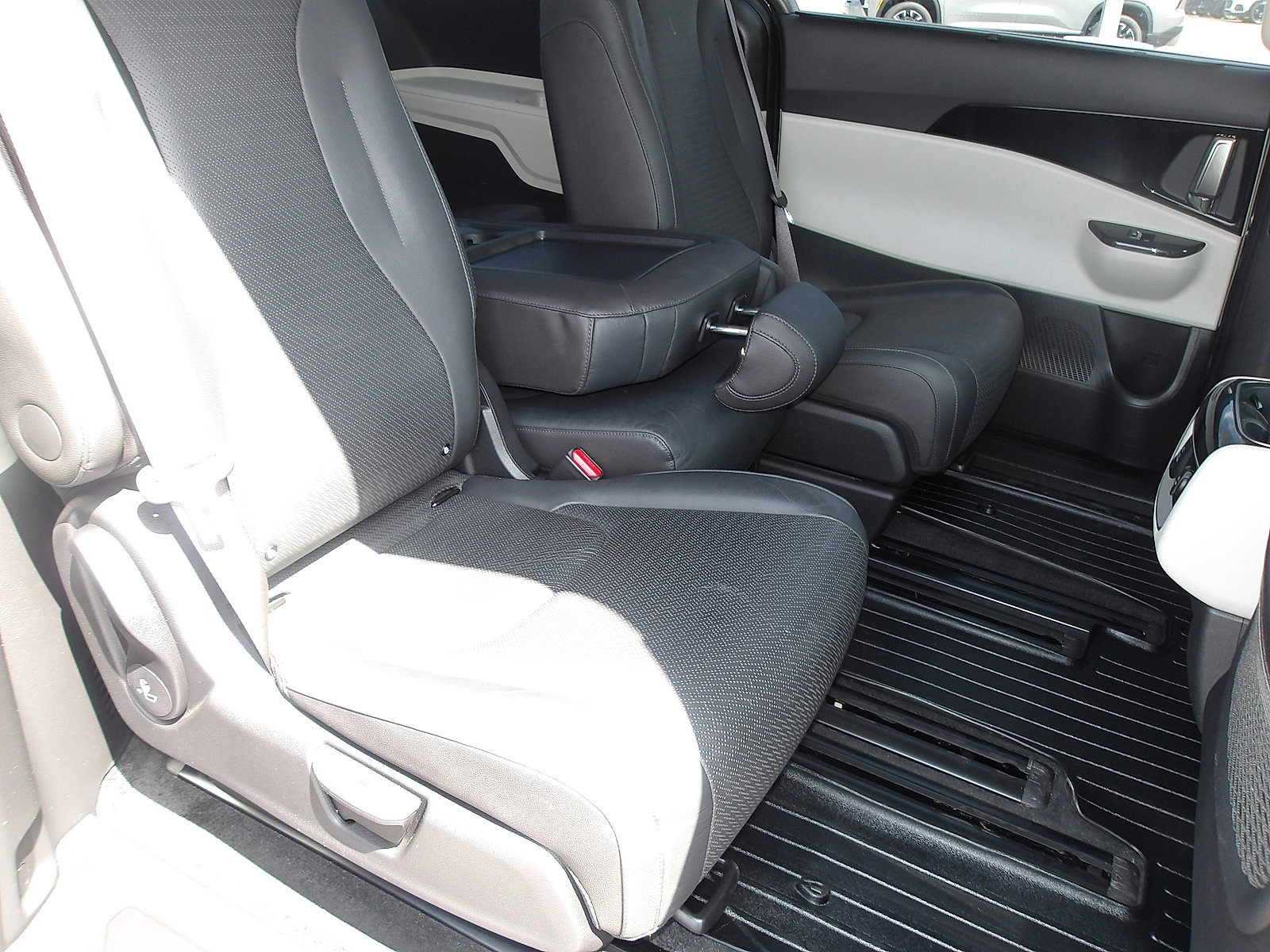 Used 2024 Kia Carnival SX Prestige FWD image 10
