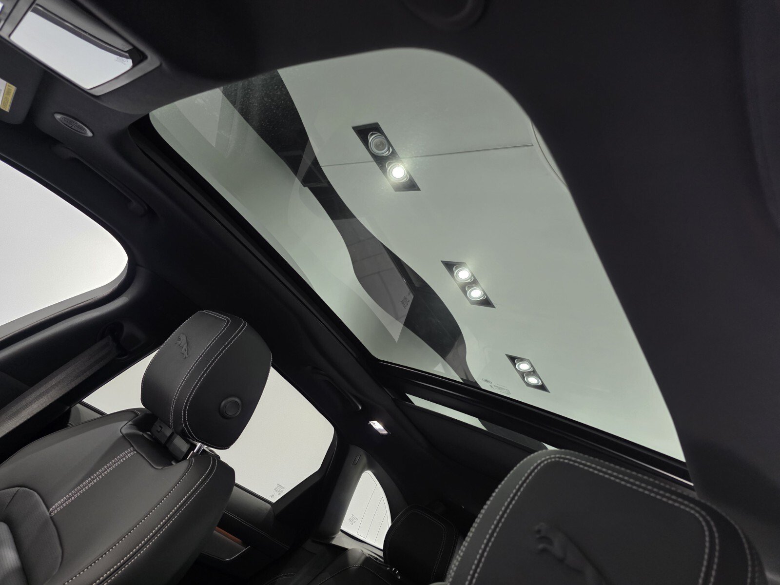 New 2026 Jaguar F-PACE R-Dynamic S AWD/4WD image 9