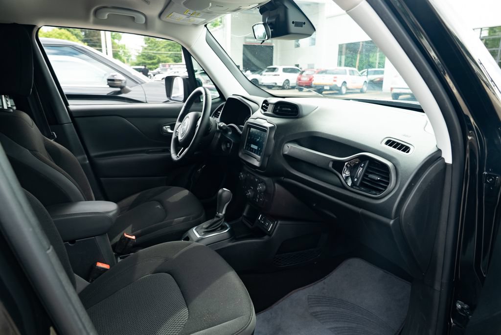 Used 2019 Jeep Renegade Altitude w/ Quick Order Package 2XM FWD image 25