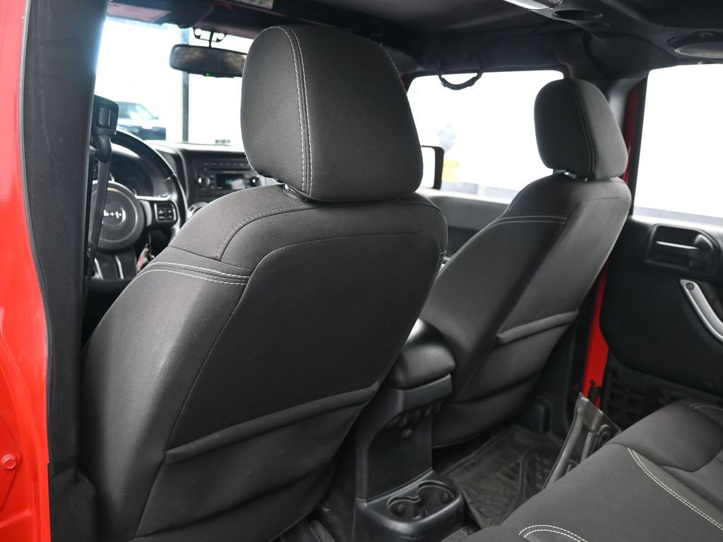 Used 2014 Jeep Wrangler Unlimited Rubicon image 34