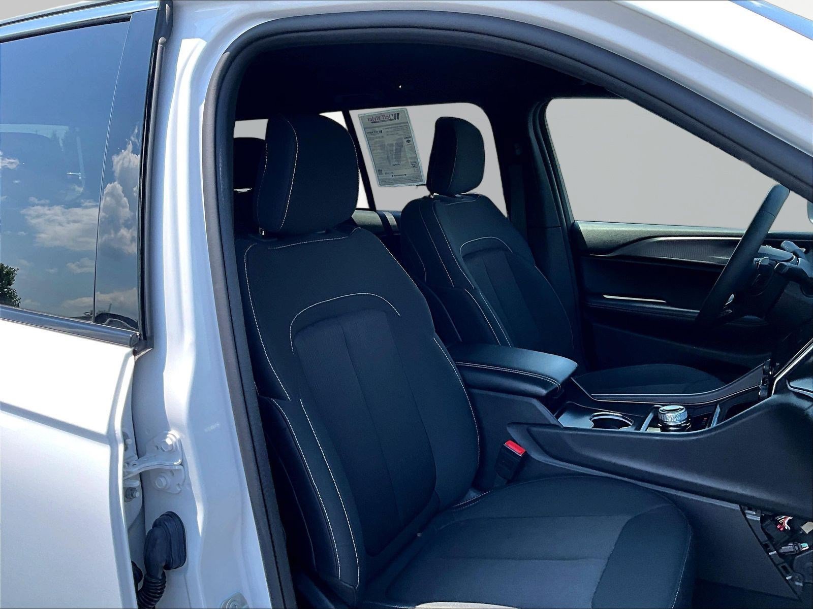 Used 2024 Jeep Grand Cherokee Laredo AWD/4WD image 29