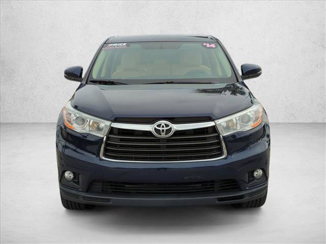 Used 2014 Toyota Highlander Plus FWD image 2