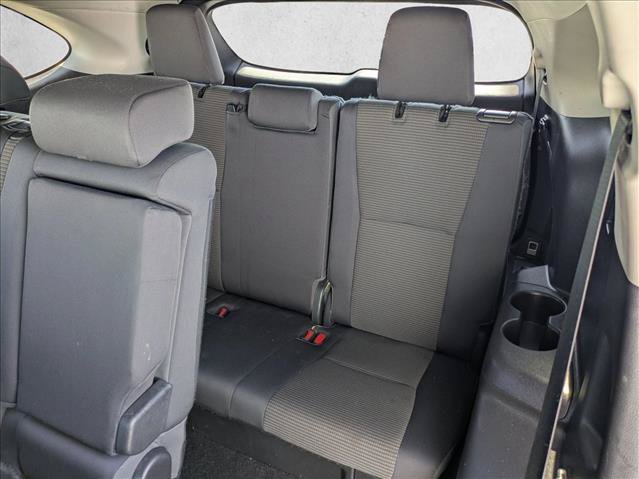 Used 2022 Toyota Highlander LE FWD image 19