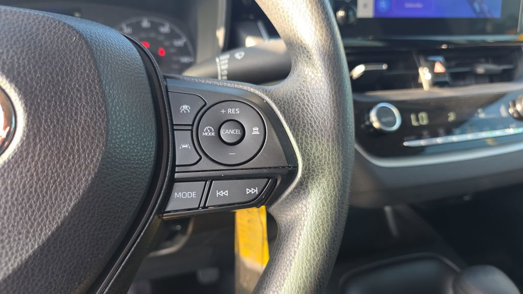 Used 2023 Toyota Corolla LE image 30