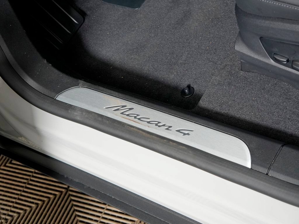 Certified 2026 Porsche Macan 4 Electric AWD/4WD image 18