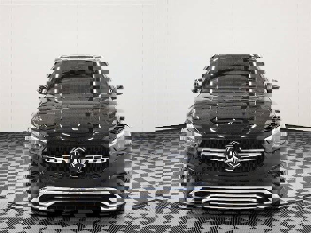 Used 2025 Mercedes-Benz GLA 250 4MATIC w/ Driver Assistance Package image 3