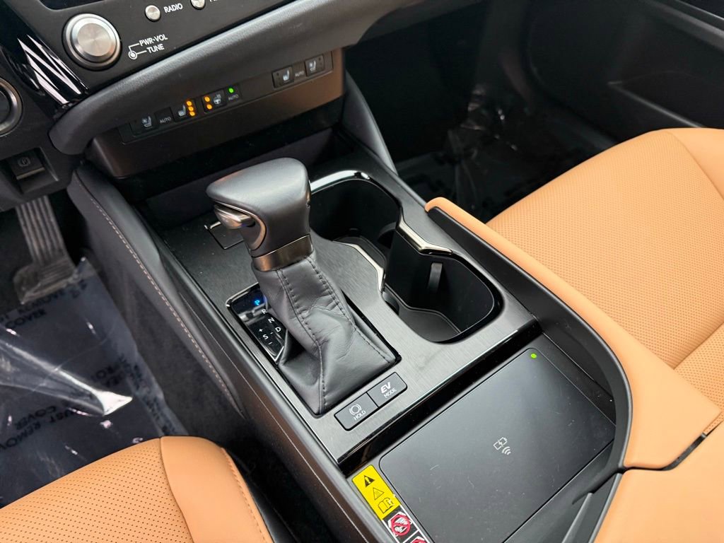 Certified 2025 Lexus ES 300h w/ Premium Package image 14