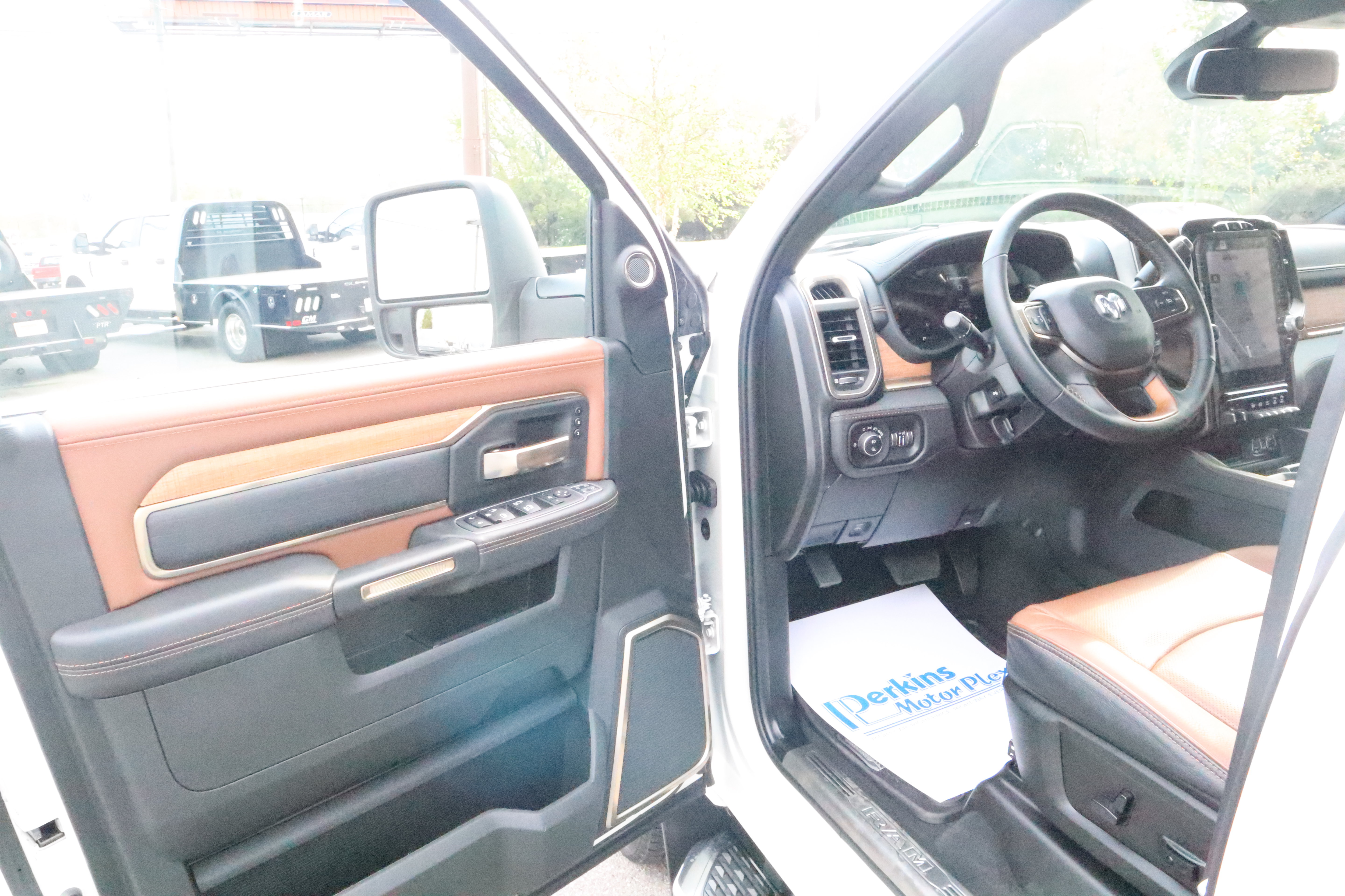 Used 2024 RAM 3500 Limited w/ Towing Technology Group AWD/4WD image 3