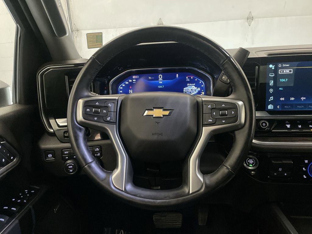 Used 2024 Chevrolet Silverado 2500 LTZ w/ LTZ Premium Package AWD/4WD image 5