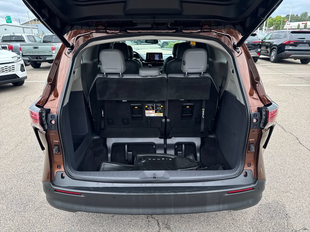 Used 2021 Toyota Sienna XLE w/ XLE Plus Package AWD/4WD image 7
