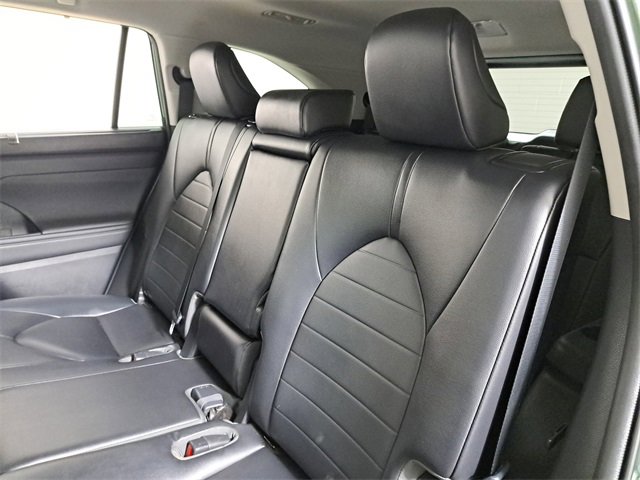 Used 2023 Toyota Highlander XLE image 13