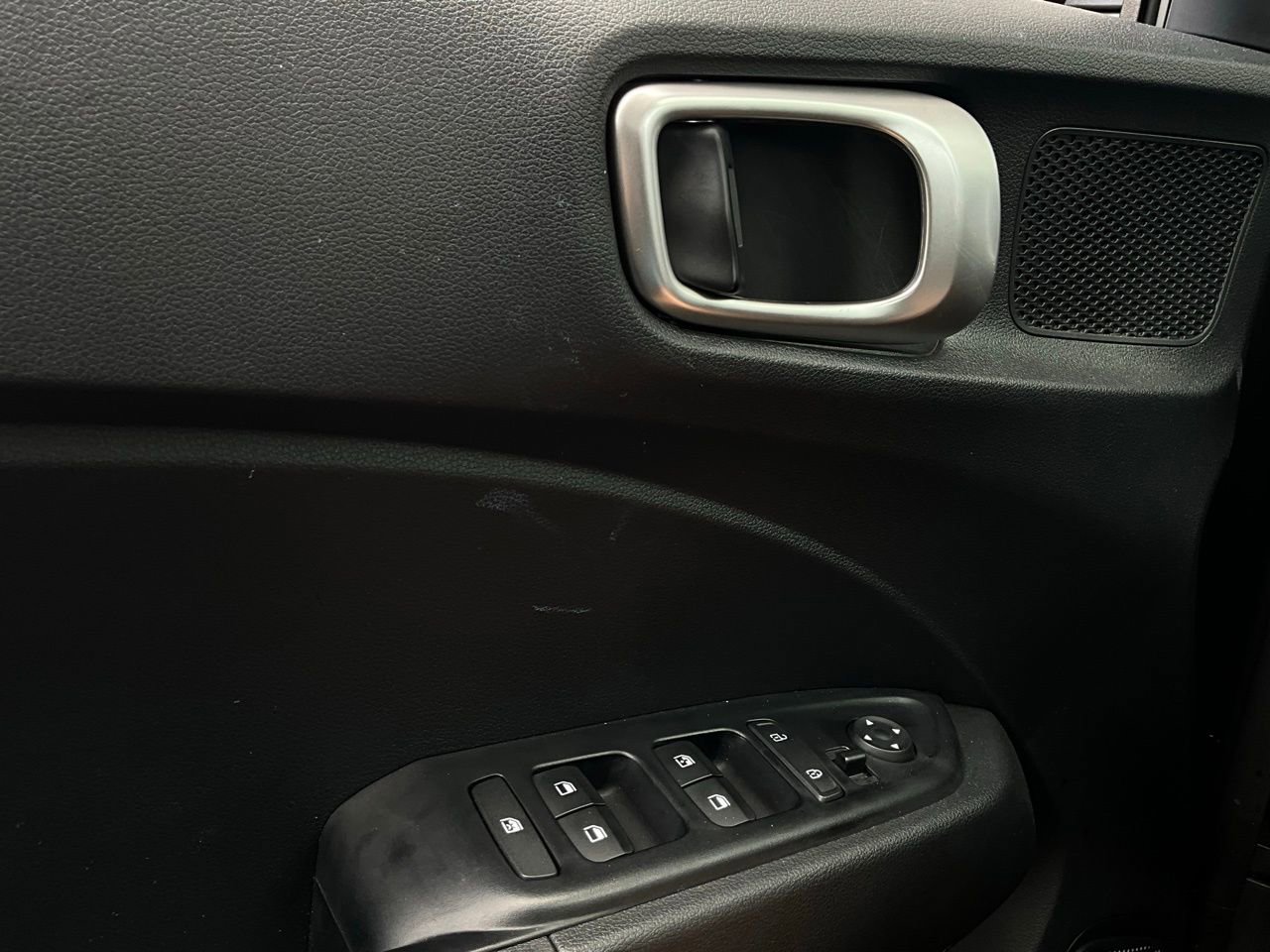Used 2025 Hyundai Venue SEL image 21