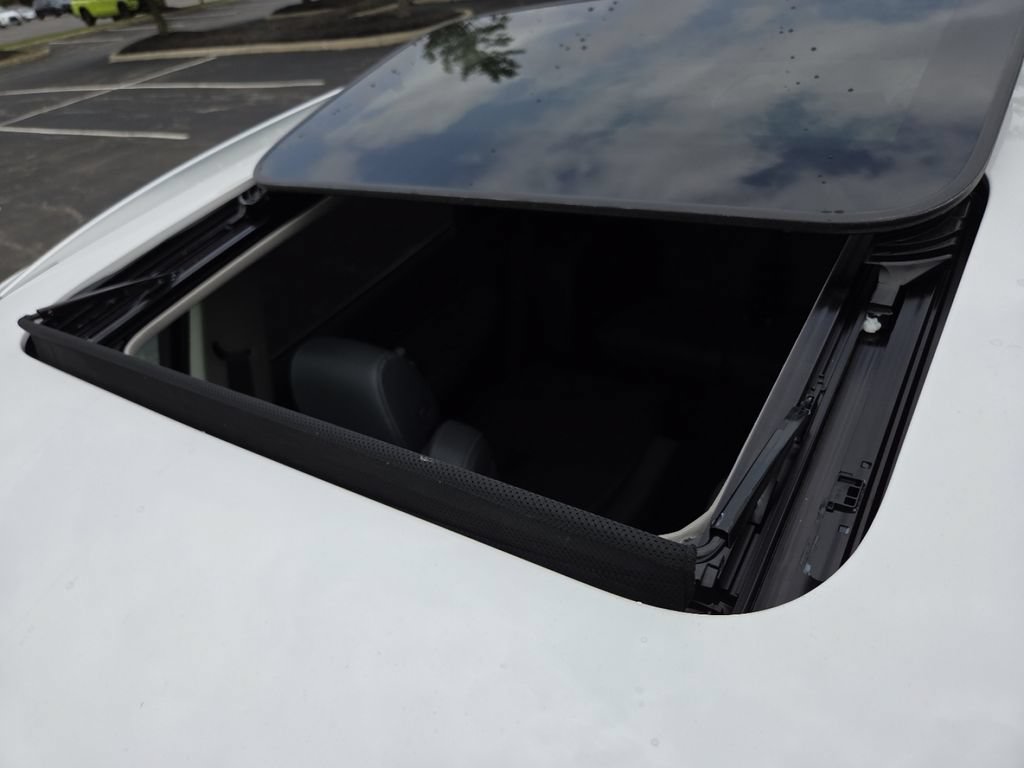 Used 2020 Buick Enclave Premium w/ Sun and Sites Package FWD image 3