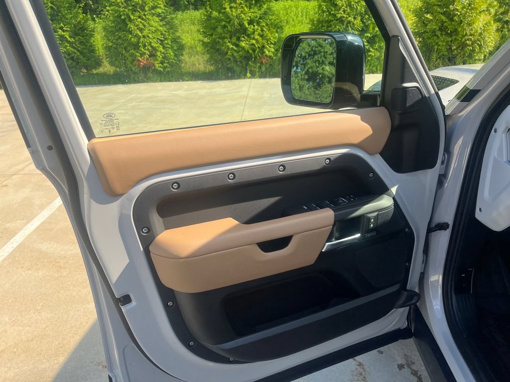 New 2026 Land Rover Defender 110 X-Dynamic SE AWD/4WD image 10
