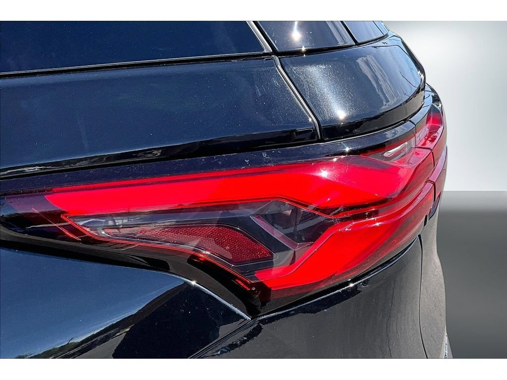 Used 2023 Chevrolet Traverse LT FWD image 23