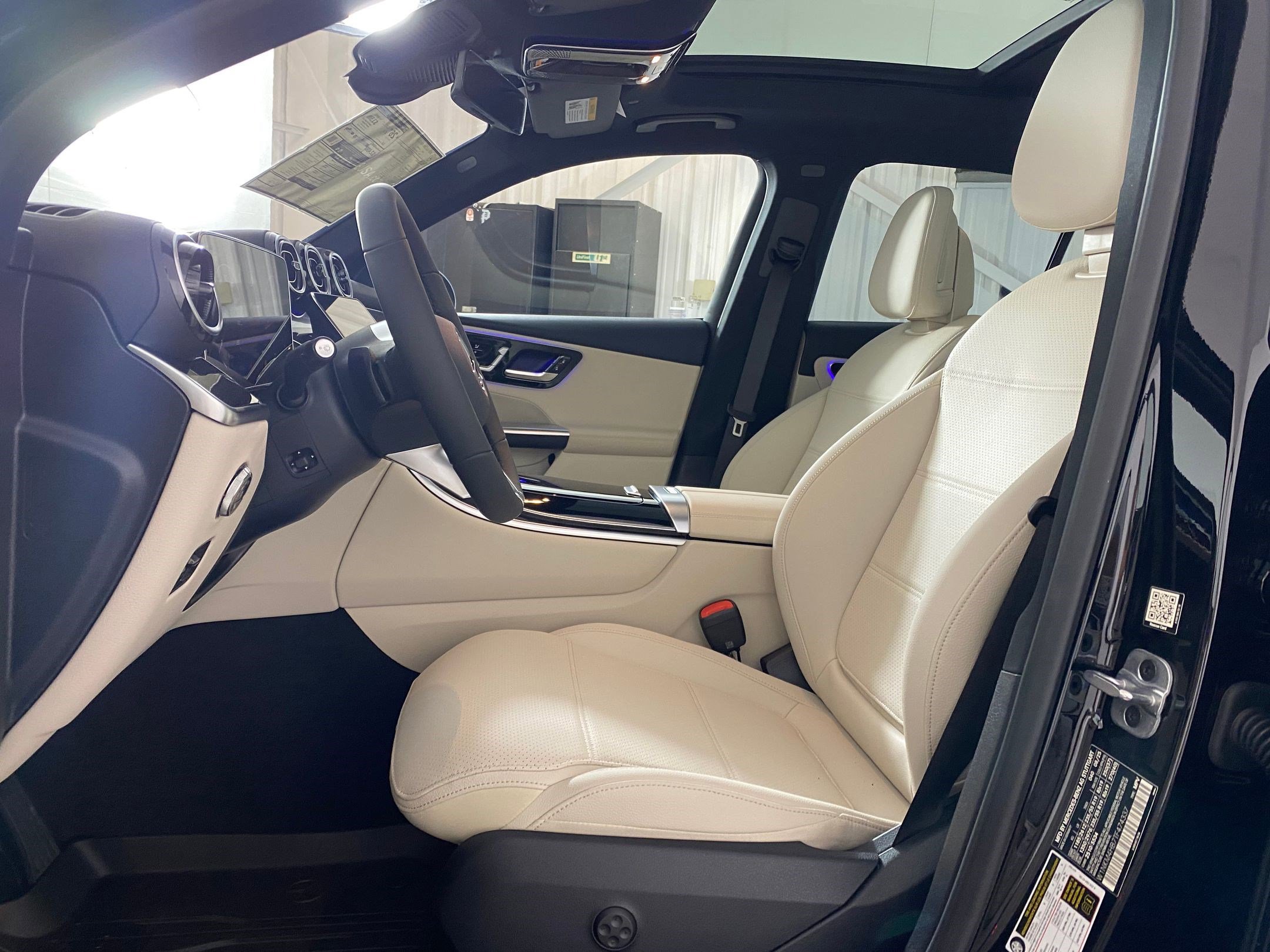 Used 2026 Mercedes-Benz GLC 300 4MATIC image 4