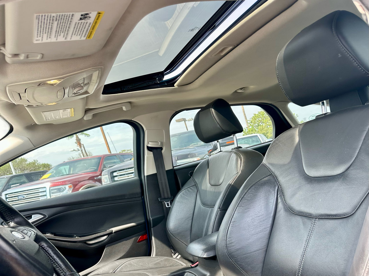 Used 2016 Ford Focus Titanium w/ Titanium Technology Package image 5