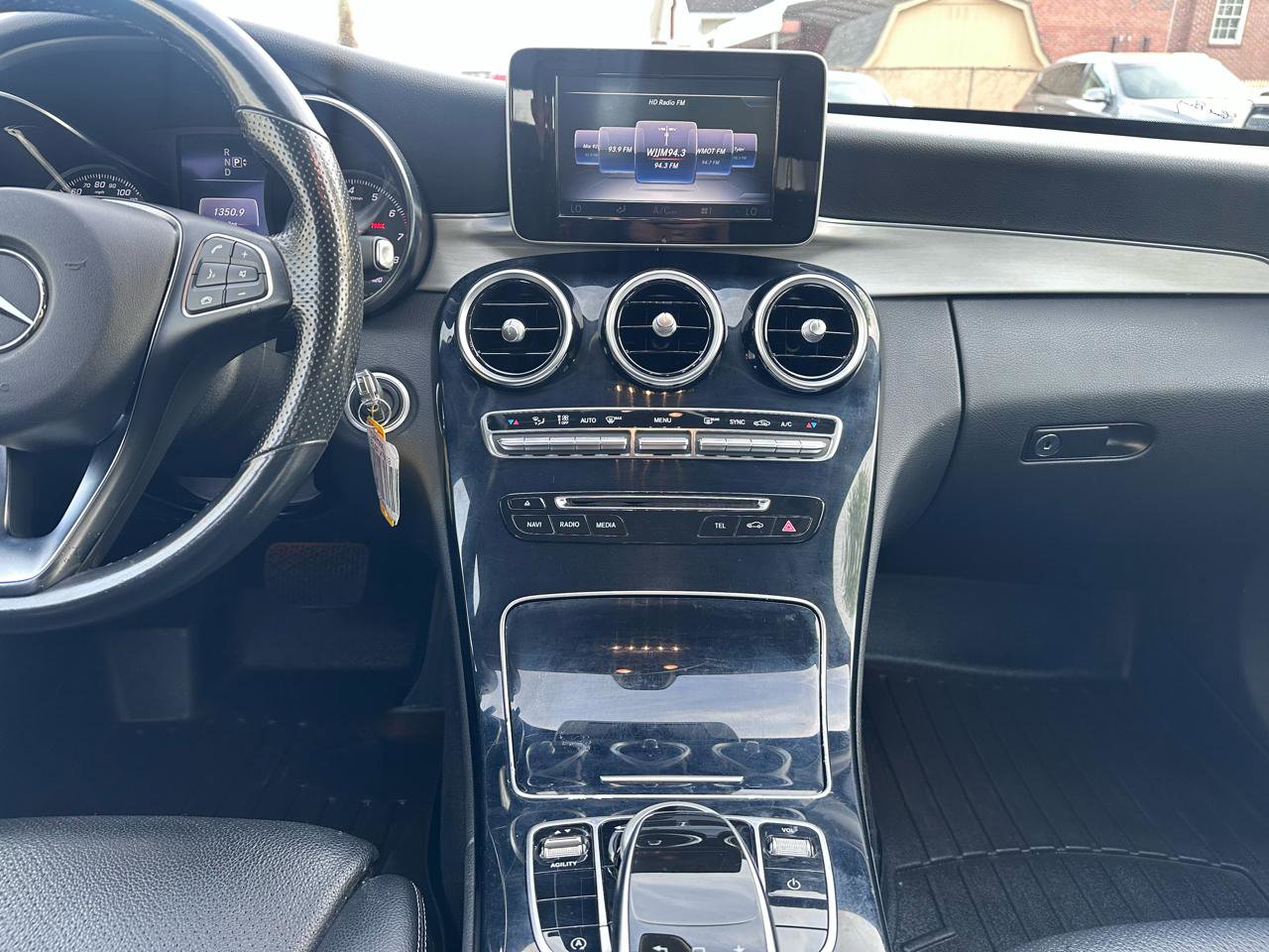 Used 2015 Mercedes-Benz C 300 Sedan image 22