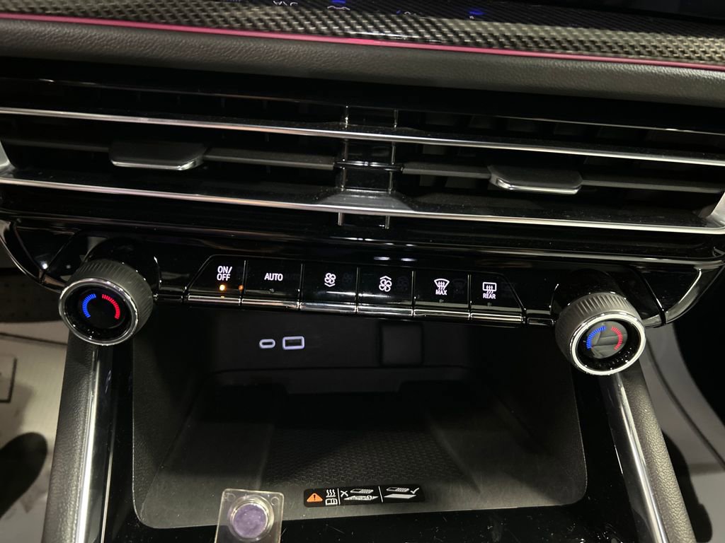 Used 2024 Chevrolet Traverse RS image 19