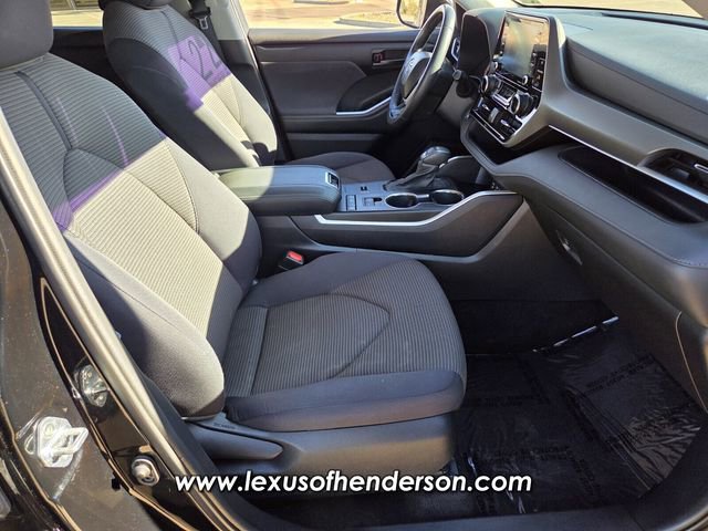 Used 2022 Toyota Highlander LE image 18