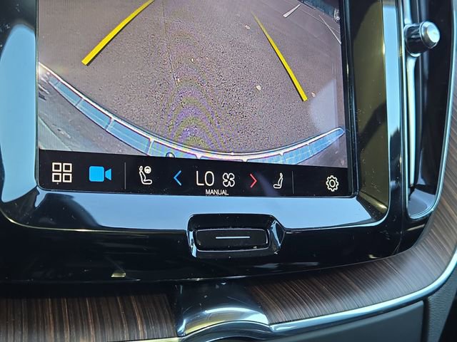 Used 2022 Volvo XC60 B5 Momentum w/ Climate Package image 13