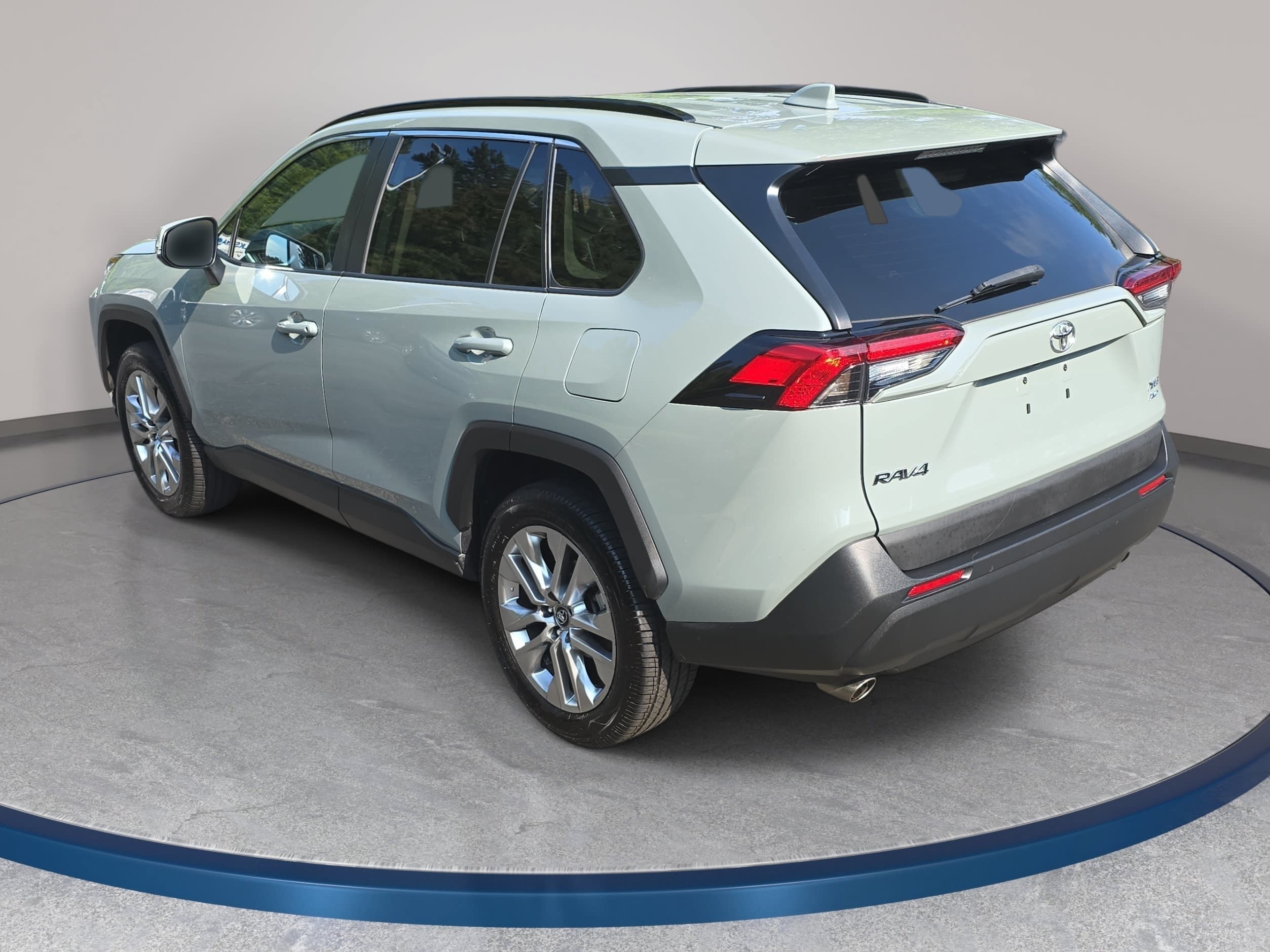 Used 2020 Toyota RAV4 XLE Premium AWD/4WD image 7