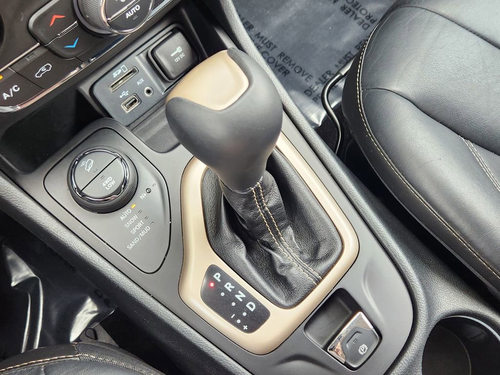 Used 2015 Jeep Cherokee Limited AWD/4WD image 11