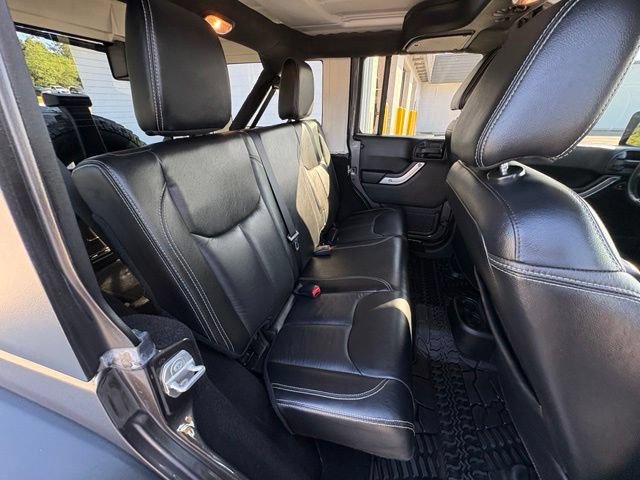 Used 2018 Jeep Wrangler Unlimited Rubicon w/ Cold Weather Group AWD/4WD image 24