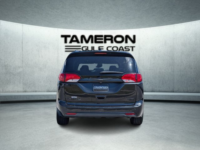 Used 2019 Chrysler Pacifica Limited w/ Advanced Safetytec Group FWD image 4