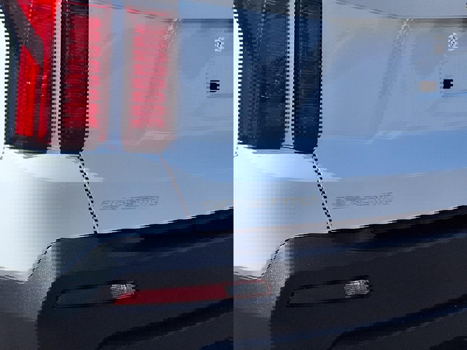 Used 2023 Kia Sorento LX image 22