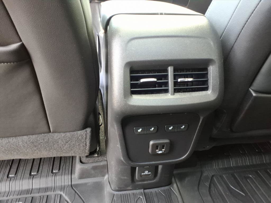 Used 2023 GMC Terrain Denali w/ Denali Premium Package AWD/4WD image 28