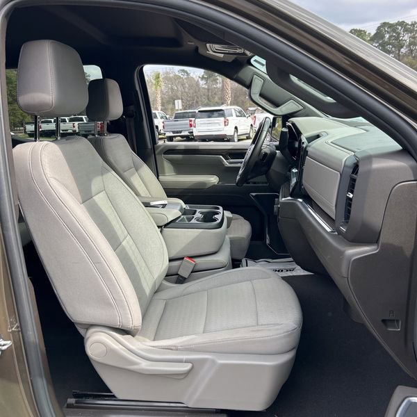 Used 2024 Chevrolet Silverado 1500 LT image 3