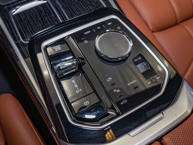 Used 2026 BMW 740i xDrive w/ Premium Package image 19