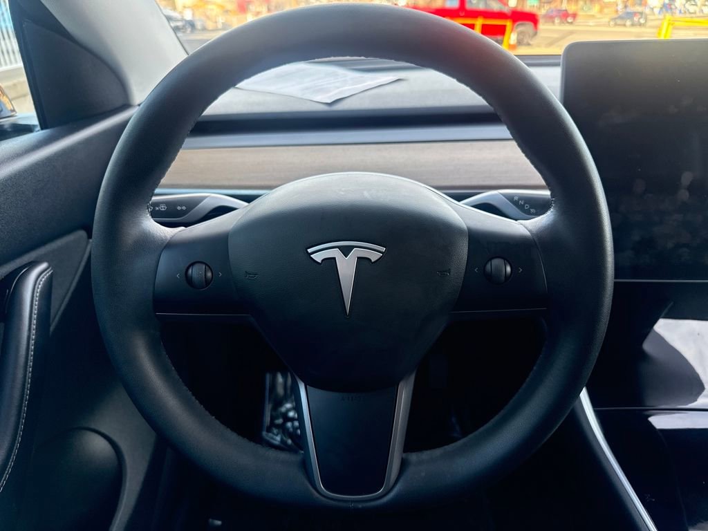 Used 2021 Tesla Model Y Long Range image 18