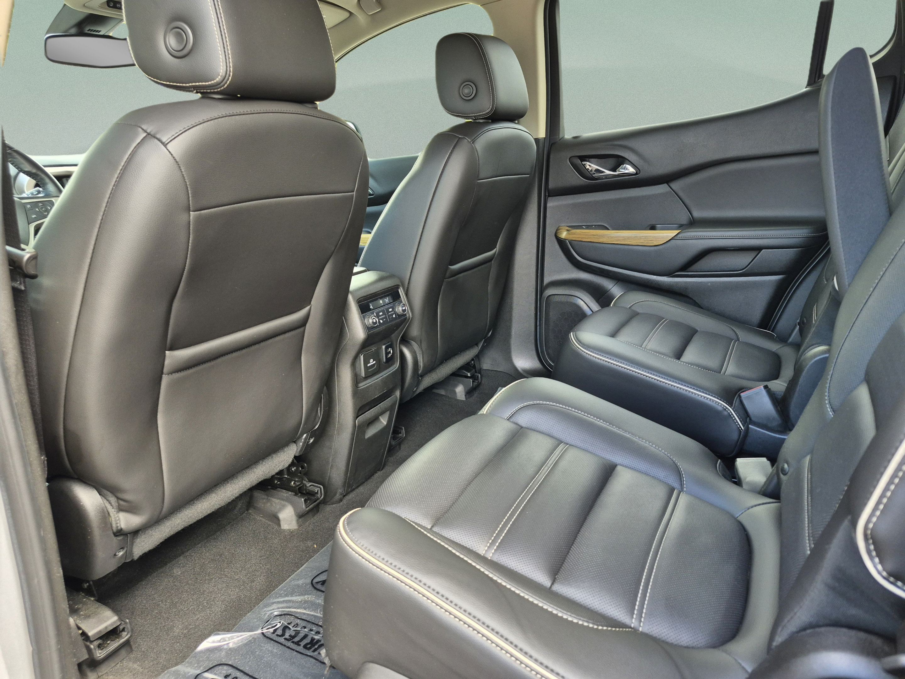 Used 2017 GMC Acadia Denali w/ Technology Package FWD image 16
