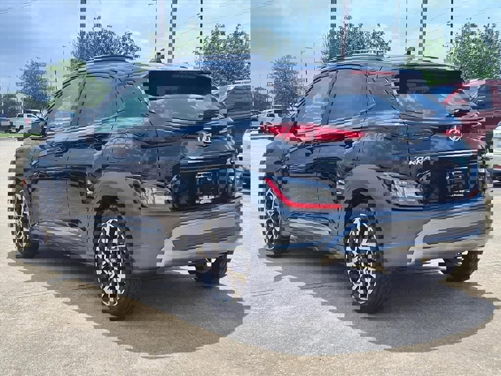 Used 2022 Hyundai Kona Limited w/ Winter Weather Package image 2