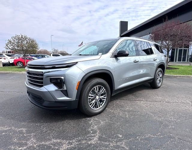 Used 2024 Chevrolet Traverse LT image 3