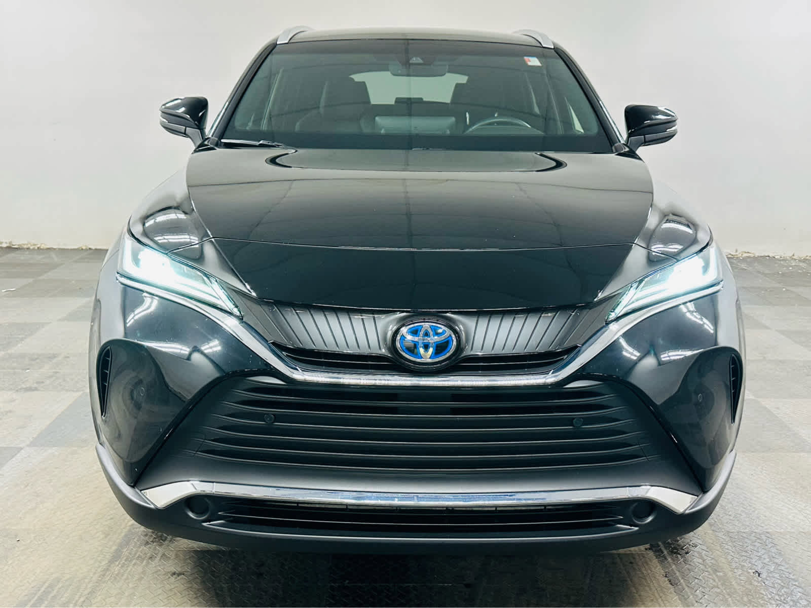 Certified 2022 Toyota Venza XLE AWD/4WD image 2