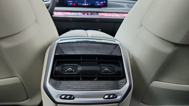 Used 2025 BMW 740i xDrive image 52