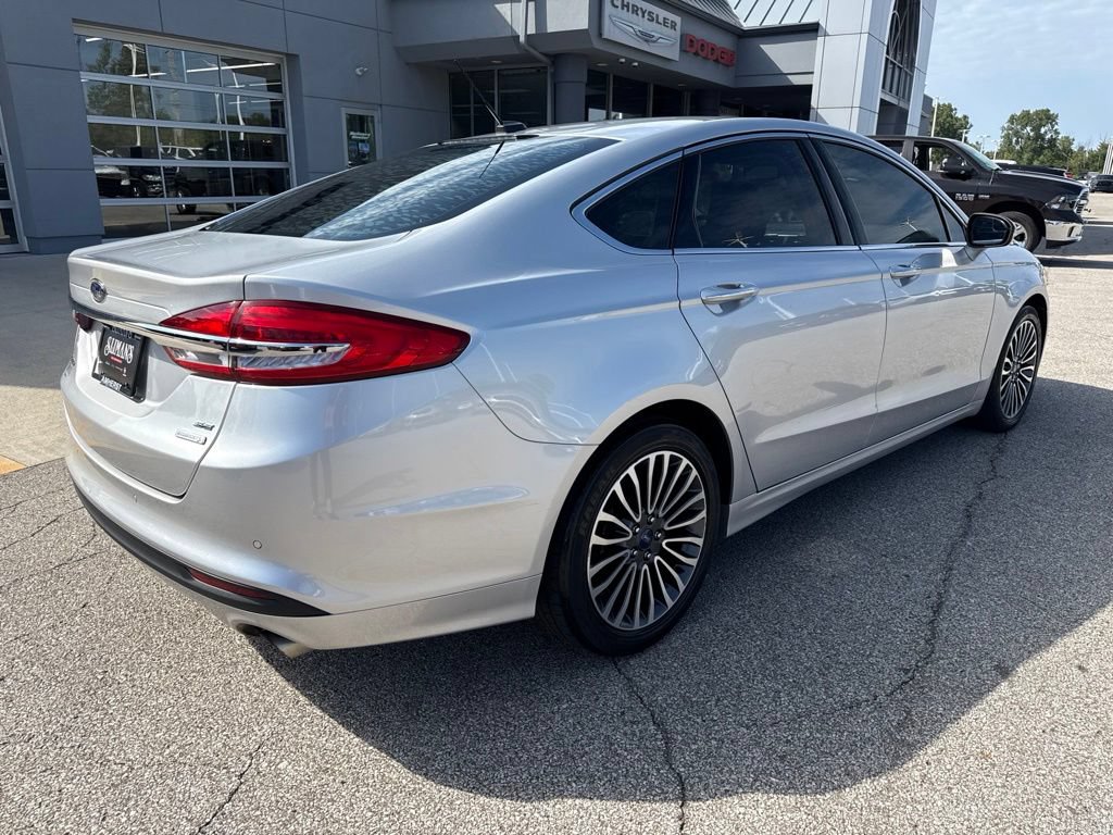 Used 2018 Ford Fusion SE w/ Fusion SE Technology Package FWD image 5