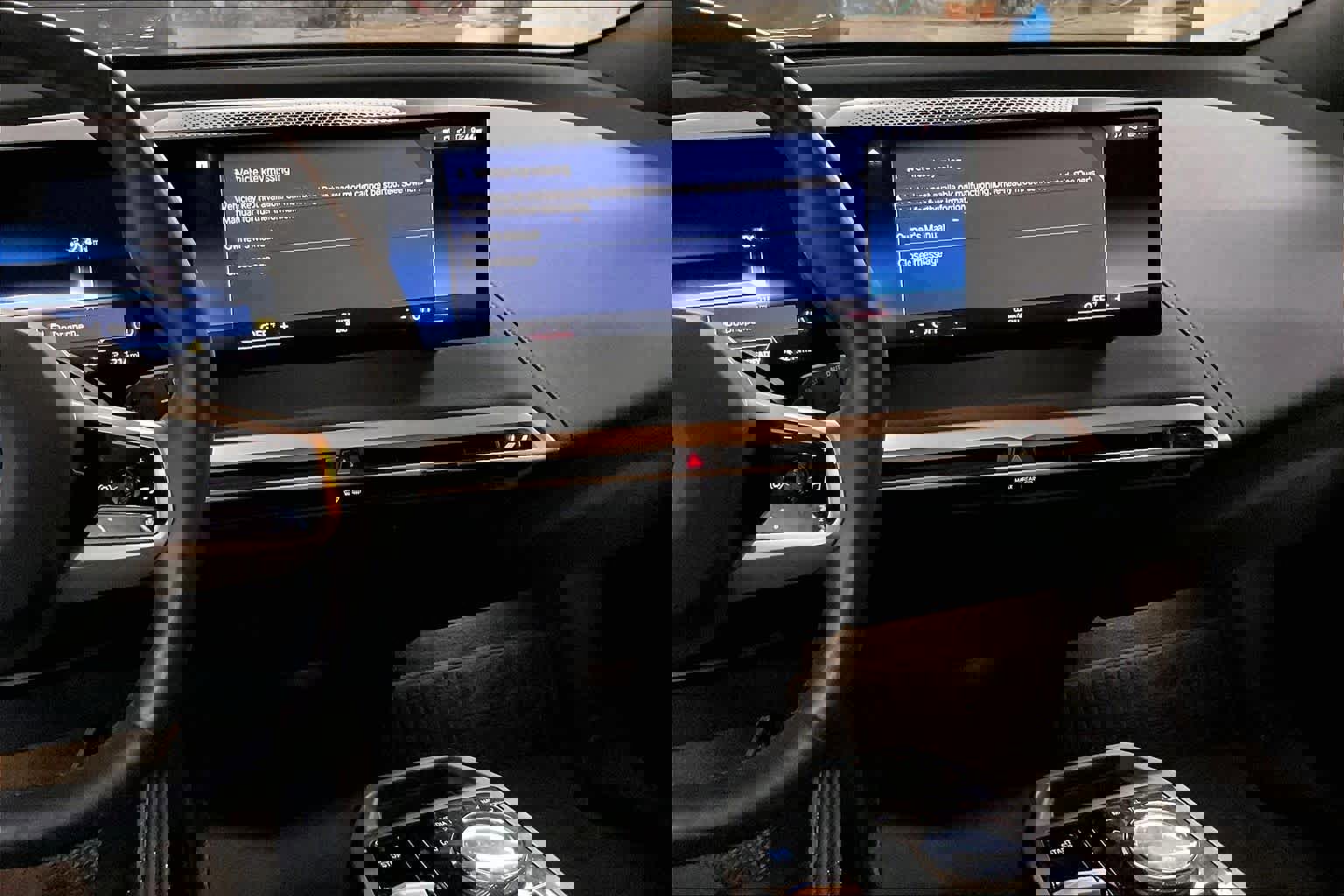 Used 2023 BMW iX xDrive50 image 9